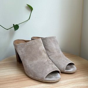 Steve Madden taupe mules